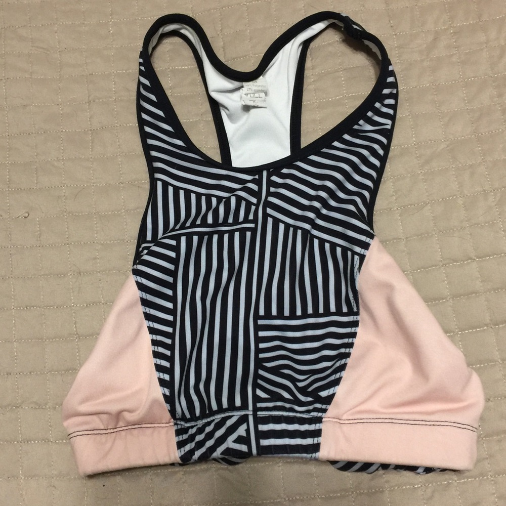 High cut Vull sports bra medium